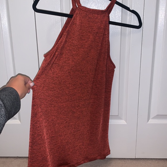 SOLD red top - Picture 4 of 6